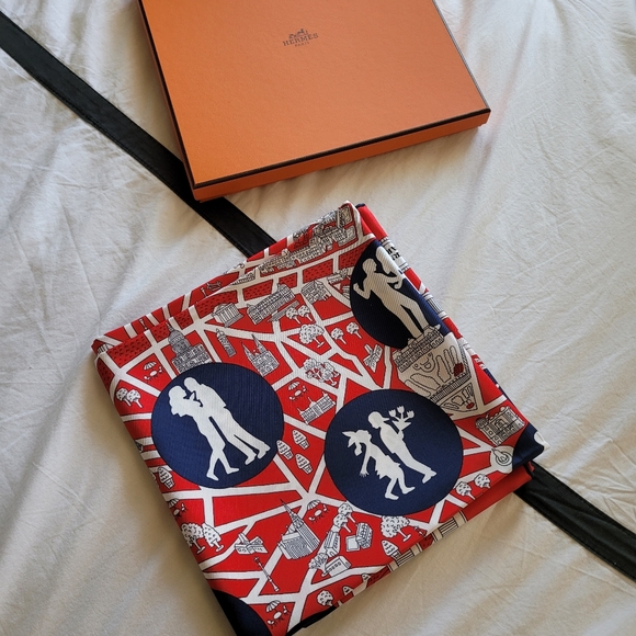 Silk Hermes Scarf- Les Nouveau Amoureux de Paris - Picture 9 of 9